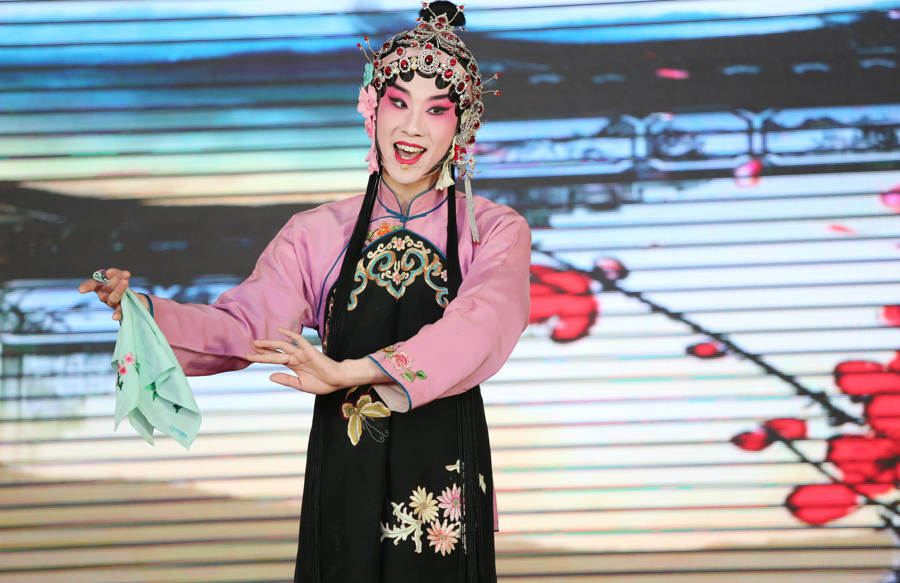 上海之歌⑤|爱唱京剧的95后男生，凭什么成为妇婴医院明星护士？