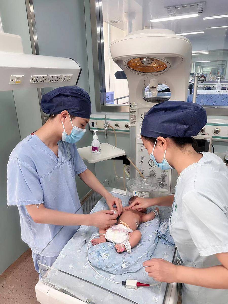 上海之歌⑤|爱唱京剧的95后男生，凭什么成为妇婴医院明星护士？
