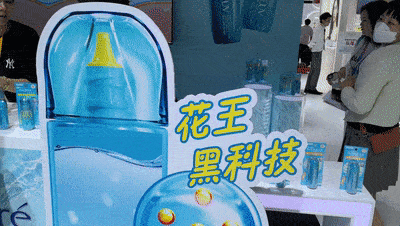 动看进博丨用“水”防晒3秒成膜、AR体验百变发色、智能上妆……以科技之力赋能美丽生活